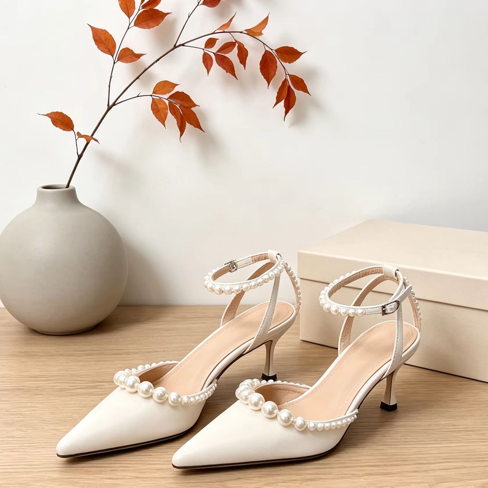 Kitten Heel Women - Escarpins blancs en cuir à talon